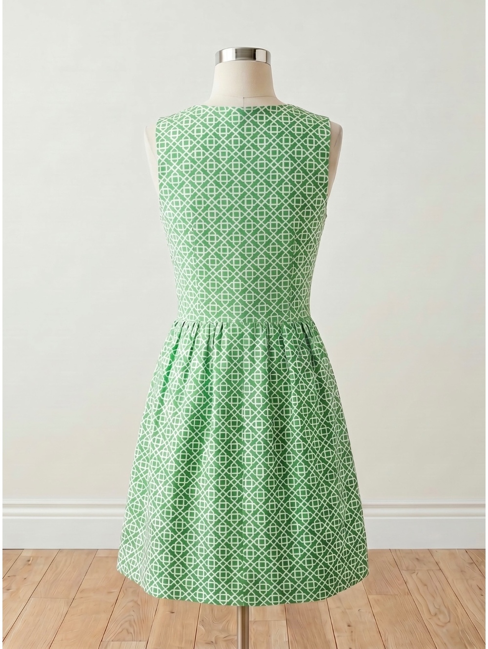 LaRoque Green & White Trellis Geometric Pleated Dress, Fits Size 6/M, EUC - Picture 3 of 6
